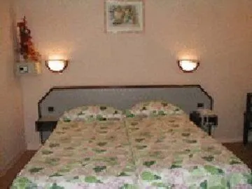 Hotel Aladin Paris Fransa